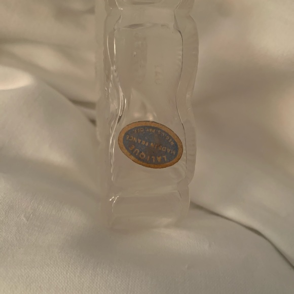 Lalique Two Flowers 1935 perfume bottle, a unexpected steel for this item - Picture 3 of 3